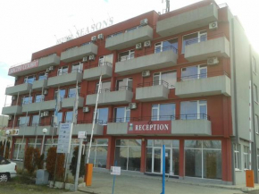 Hotel Seasons 2